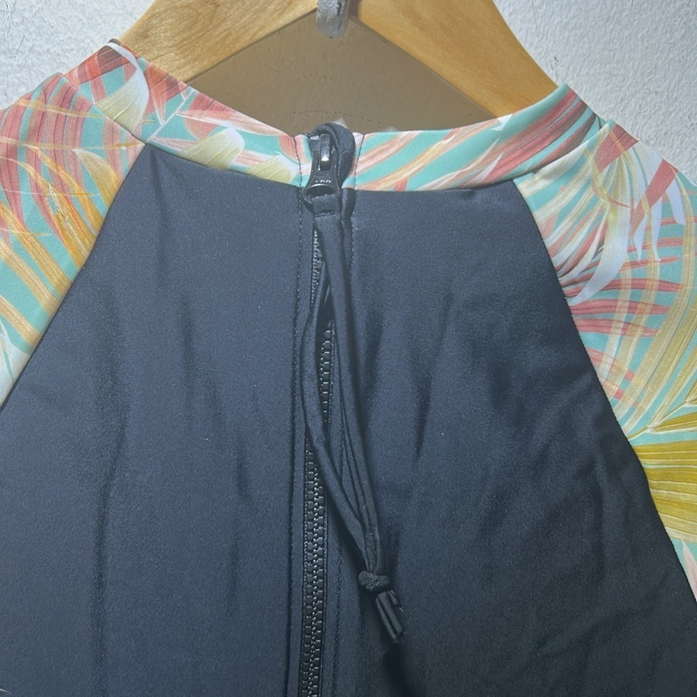Torrid Green Leaf Active Swim Rash Guard Size 00 (10) NWT - Picture 9 of 12